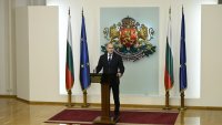Румен Радев подаде оставката, КС решава кога сдава президентството 
