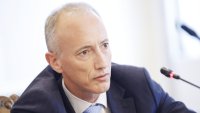 Министър Вълчев иска дебат за забраната на социални мрежи от деца под 15 г.