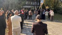 Близки на задържания кмет на Сунгурларе Димитър Гавазов на протест в Бургас