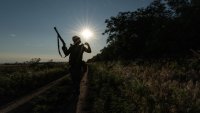 Войник откри стрелба срещу свои в Крим, убити са четирима души