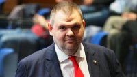 Пеевски за Радев: Искам го на терена, да излиза, да си прави партия с Копринката