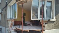 17-годишен загина, след като се вряза с висока скорост в къща в Дупница 