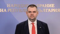 Пеевски призова Радев &ldquo;незабавно да свали&rdquo; Доцова