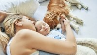 Спите ли с любимеца в леглото? Ето как този навик преобразява психиката ни