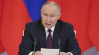 Демонстрацията на сила на Русия прикрива икономически и дипломатически пукнатини