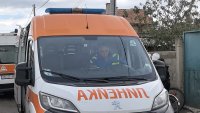 Пробит бял дроб и комоцио: Работник е с опасност за живота след падане от стълба 