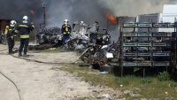 Огнен ад в Пловдив: Пожар погълна автоморга ВИДЕО