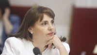 Ефремова обеща: Минималната заплата ще скочи от 1 януари 2027 г.