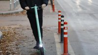 Деца от Кюстендил си спретват гонки с е-тротинетки