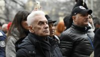 Волен Сидеров лежи мъртво пиян в центъра на София ВИДЕО
