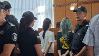 Отново не пуснаха едно от момичетата, обвинени за смъртта на Георги Кузев, да излезе от ареста