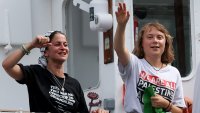 Флотилията на Грета Тунберг за Газа е принудена да се върне в Испания 