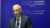 Министърът на образованието категоричен: Свещеници няма да влизат в училищата