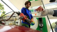 Слабият долар смекчава удара върху Европа от евентуален петролен шок