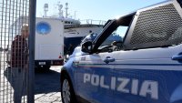 Българин скрил дрога сред булчински рокли, хванаха го в Италия