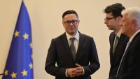 Министър Пулев спира обществените поръчки, ще прави ревизия