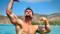 Инфлуенсър с милиони последователи загина след опит да избяга от полицията