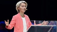 В Европарламента обсъждат два вота на недоверие срещу ЕК