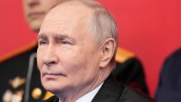 В кадър: Русия отбеляза Деня на победата със значително по-малък парад
