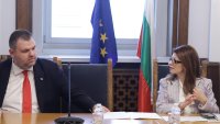 Скандалът "Пеевски&ndash;Атанасова": Кой има правото на достъп до данни за пътниците в PNR системата