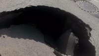Огромна дупка зейна на столичния бул. &ldquo;Ал. Малинов&rdquo; ВИДЕО