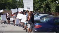 Смрад: Протести в Дебелец заради птицеферма с 1,2 млн. кокошки