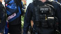 Маскирани убиха с мачете две момчета на 12 и 15 години в Мелбърн