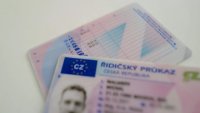 Уникално: 6200 български шофьори карат с чешки книжки