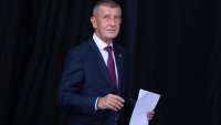 Мъж с бастун нападна Андрей Бабиш и го прати в болница