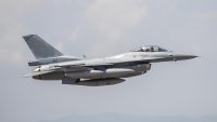 На един от самолетите F-16 е констатиран теч на гориво