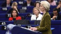 Викове и освирквания в ЕП белязаха речта на Урсула фон дер Лайен ВИДЕО