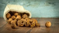 Орехите, които ядем са от Китай, българските са по-скъпи