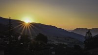 Слънчево и горещо, възможни са превалявания