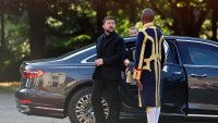 Sharp Dressed Man: Какво стои зад решението на Зеленски да смени стила на обличане?