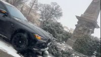Лек автомобил BMW се заби в паметника на Левски 