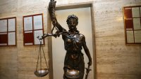 Зловещо: Педиатър е обвинен в 130 случая на сексуално насилие над деца
