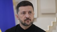 Има някаква тъга в него: Приятелите на Зеленски разказват как се справя с годините на война