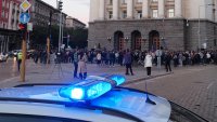 "Оставка" и "Предатели": Протестиращи се събраха пред Министерския съвет