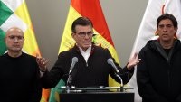 Боливийският президент и министрите си намаляват заплатите с 50%