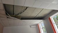 Част от окачен таван падна в час в пловдивско училище