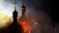 В кадър: Русия подпали най-святото място в Украйна - Киево-Печерска лавра