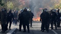 Франция мобилизира над 70 хиляди полицаи, очаква нови протести