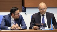 Радев говори за мантинели, полети и 36 фактури от службите в Малта