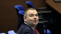 ДПС пита отново трима министри за „36 полета за 5 млн.“ и милионите за мантинели