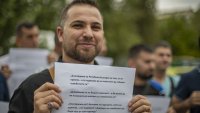 В кадър: Протест пред МВнР, сирийци искат по-бързо издаване на визи