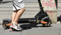 Кола удари мъж с електрическа тротинетка в Ямбол