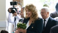 Илияна Йотова отива в Страсбург за срещи с Мецола и Ален Берсе