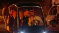 Тръмп отпраши в голф количка с Мохамед бин Салман (ВИДЕО)