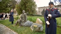 В кадър: Откриха паметник на Захарий Стоянов в София
