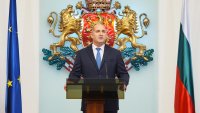 В кадър: Румен Радев внася в НС предложение за национален референдум за еврото